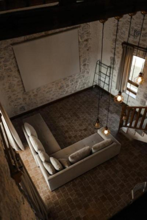 Ormanın İçinde Taş Ev Villa